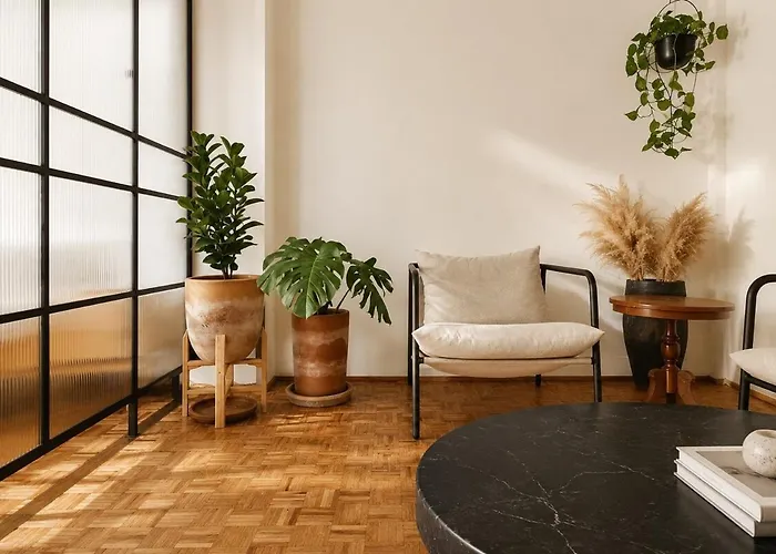 Roma Hideaway *